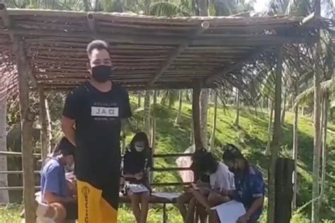 aulasok|'Online classroom' itinayo sa tuktok ng bundok sa Albay para.